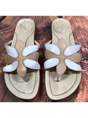 Dansko Womens 38 / 7.5-8 Tan Beige Leather Thong Flower Sandals